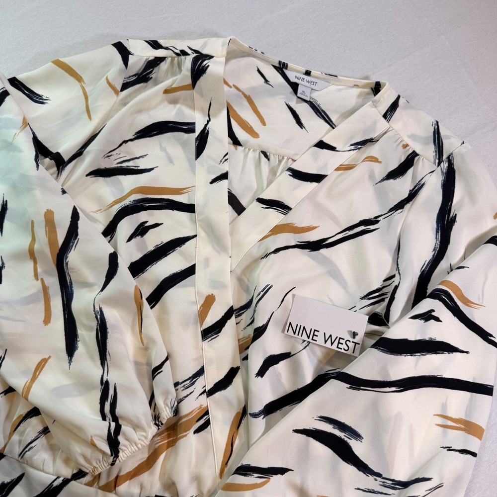 Nine West Surplice Blouse Womens XL White NWT Abstract Long Sleeve V-Neck Top